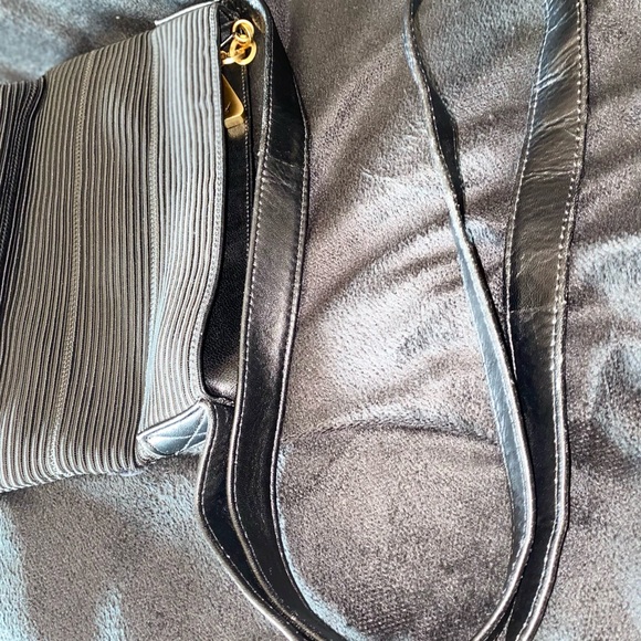 Vintage Sharif Crossbody Black Leather & Quality ribbed Fabric. Zippered pocket - Picture 9 of 13